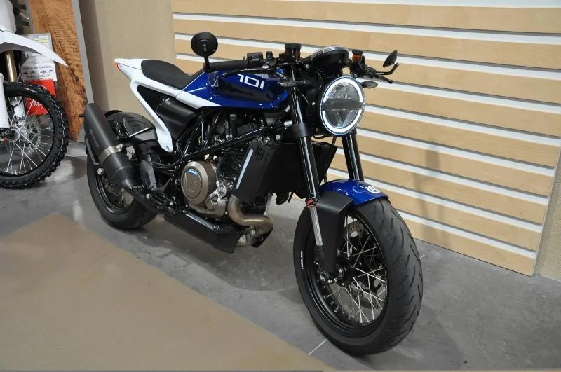 701 VITPILEN A2