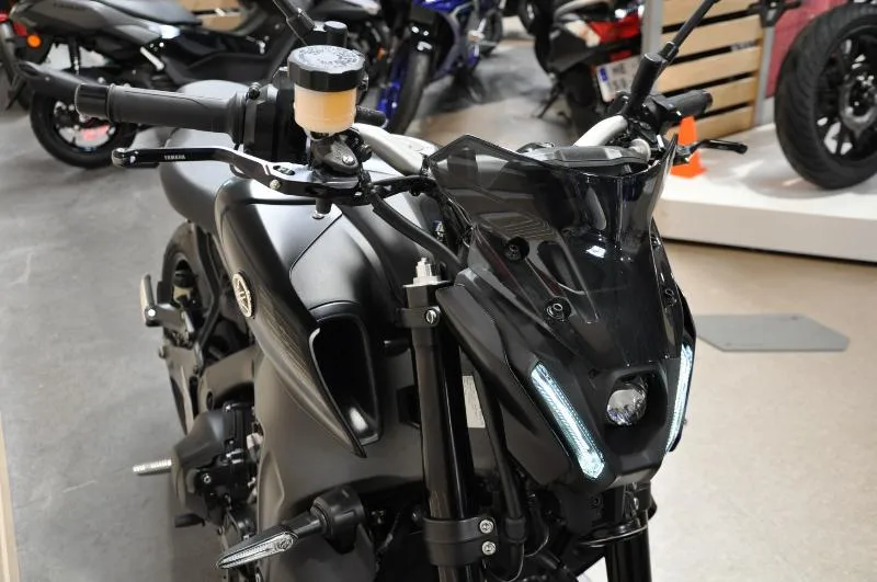 MT09
