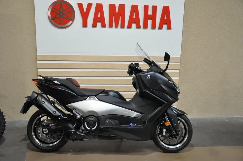 XP TMAX 560