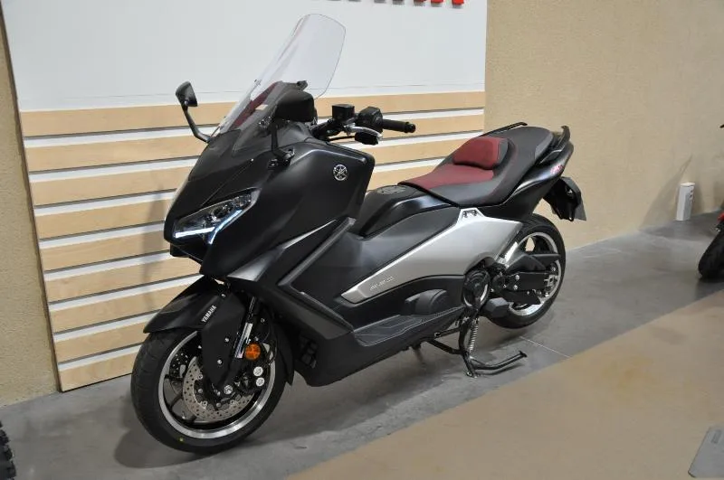 XP TMAX 560