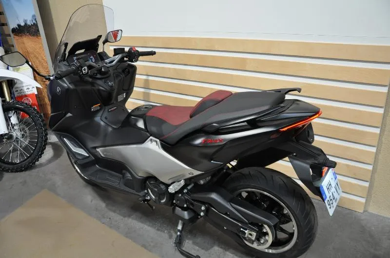 XP TMAX 560