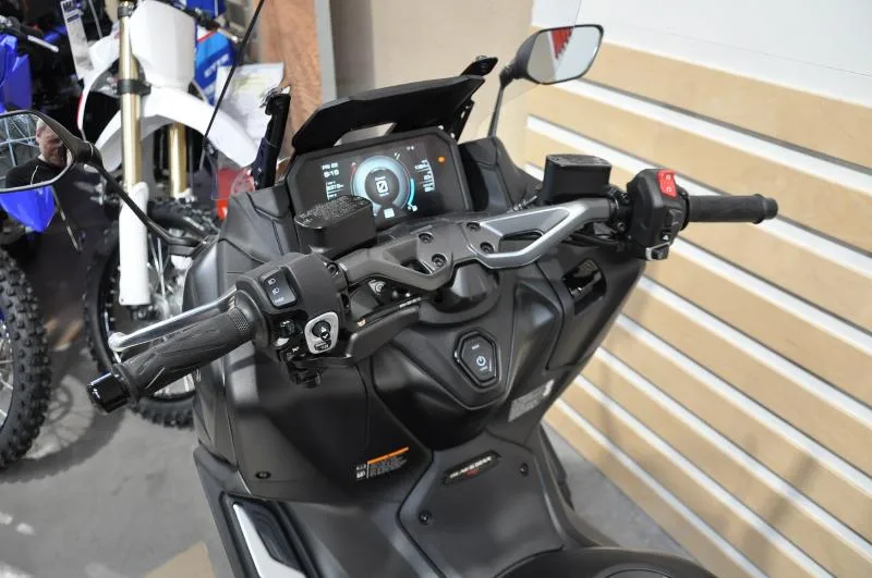 XP TMAX 560