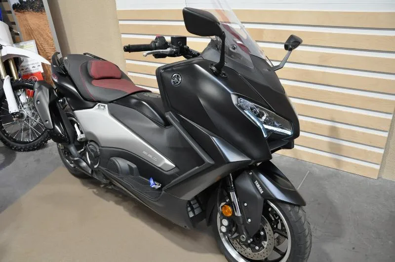 XP TMAX 560