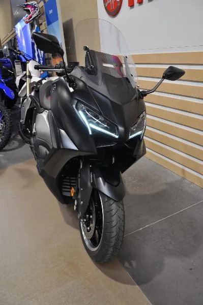 XP TMAX 560