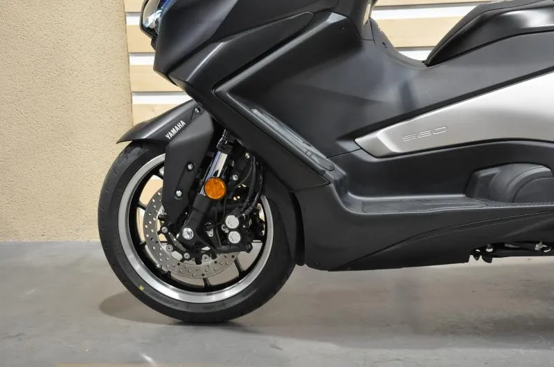 XP TMAX 560