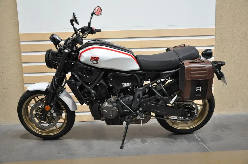 XSR 700 XTRIBUTE