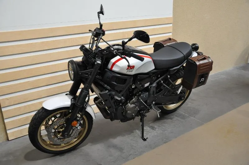 XSR 700 XTRIBUTE