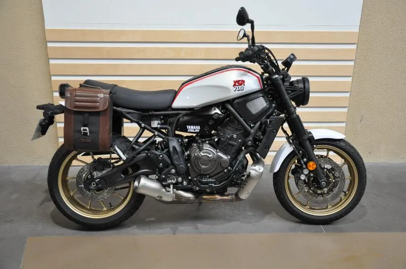 XSR 700 XTRIBUTE