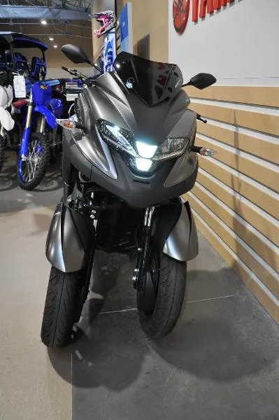 TRICITY 300