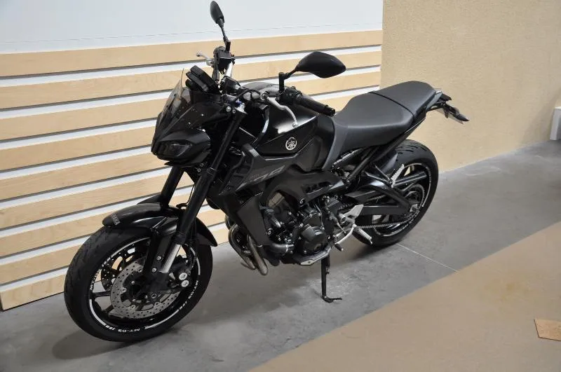 MT09