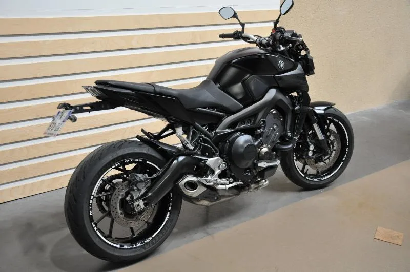 MT09
