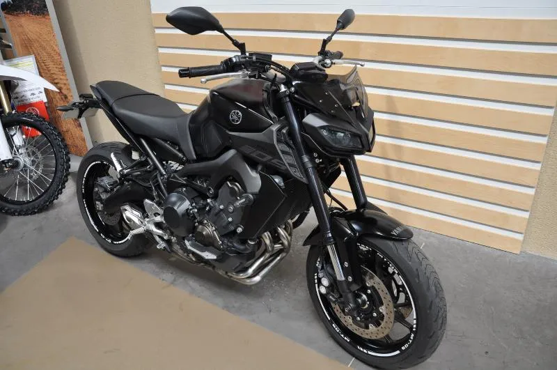 MT09