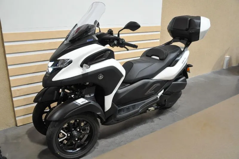 TRICITY 300