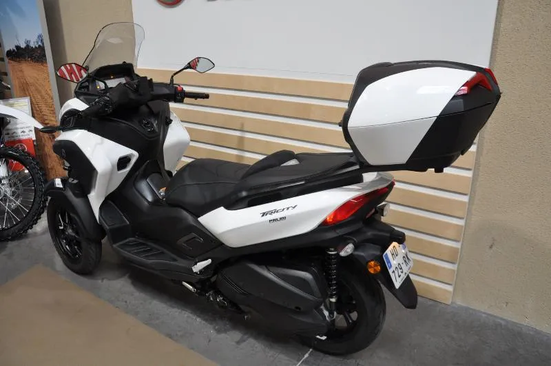 TRICITY 300