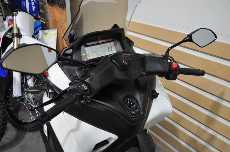 TRICITY 300