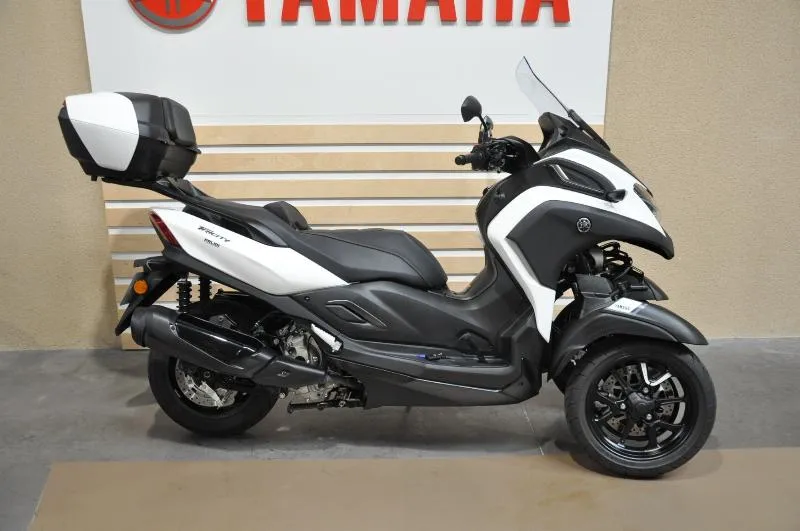 TRICITY 300