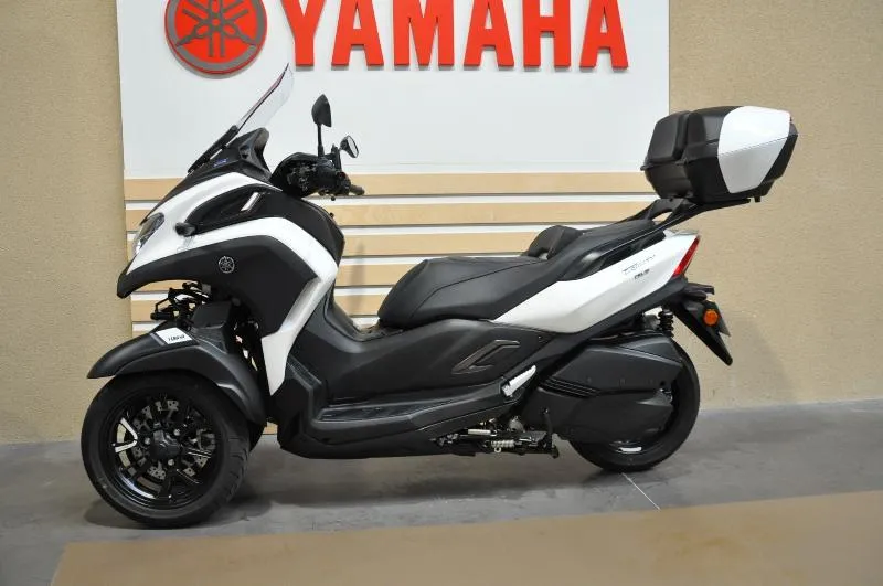 TRICITY 300