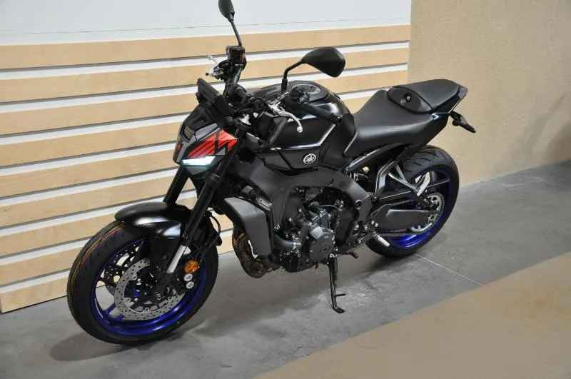 MT09