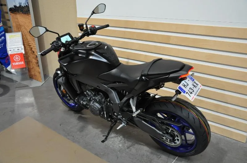 MT09