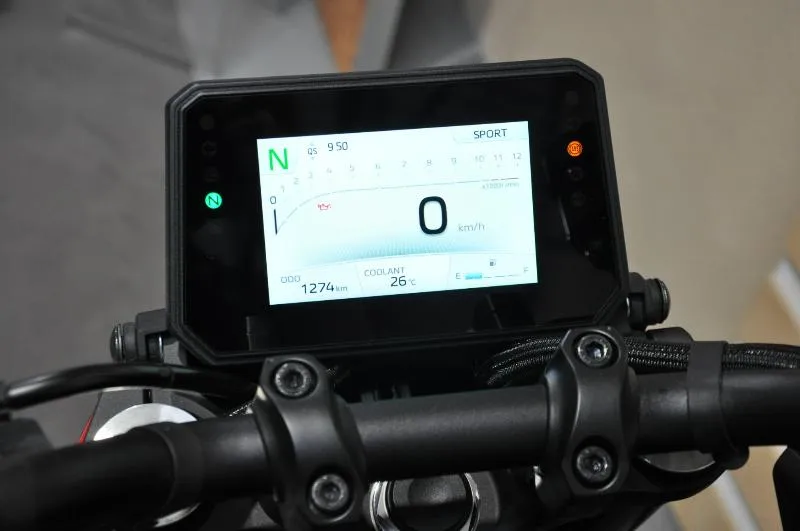 MT09