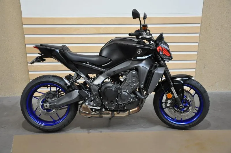 MT09