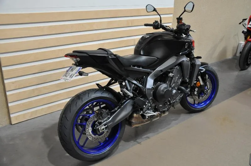 MT09