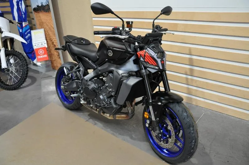 MT09