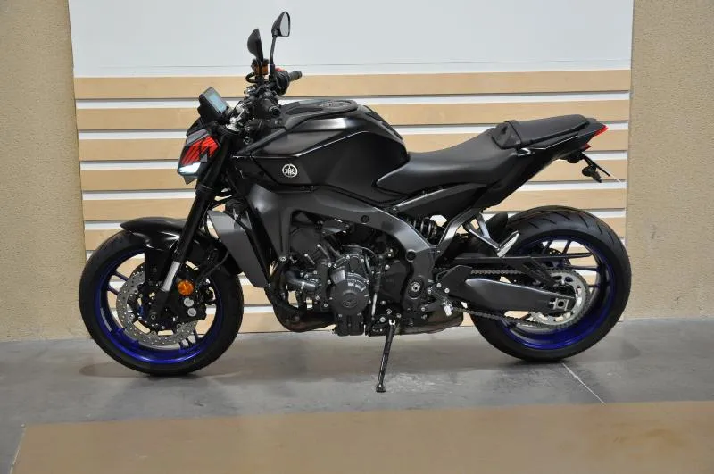 MT09