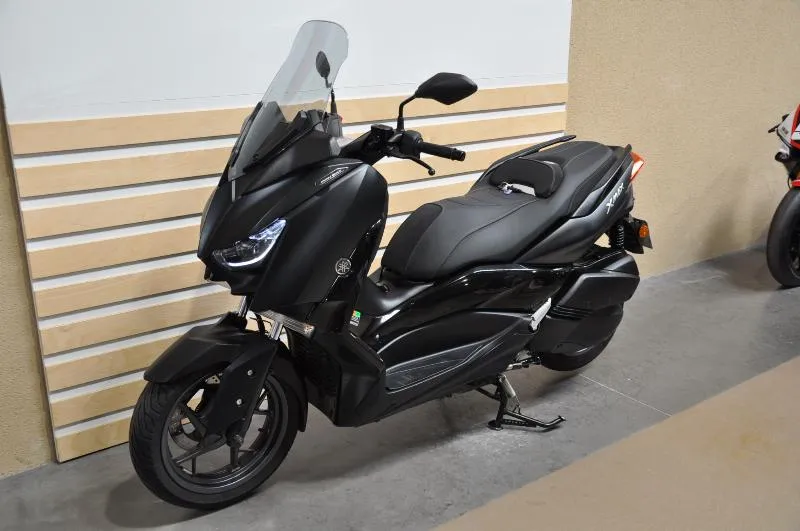 XMAX 300 IRON MAX