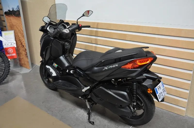 XMAX 300 IRON MAX