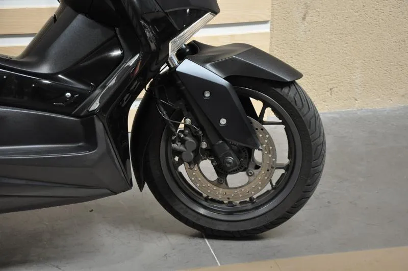 XMAX 300 IRON MAX