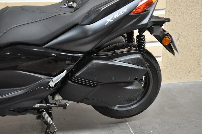 XMAX 300 IRON MAX