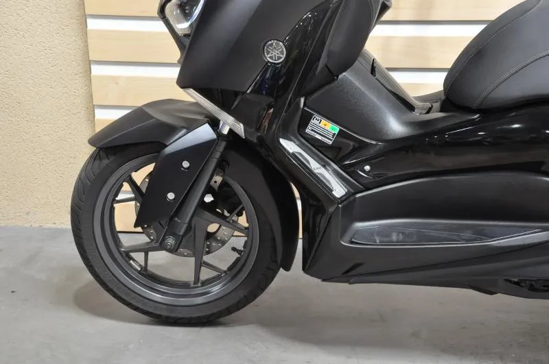 XMAX 300 IRON MAX