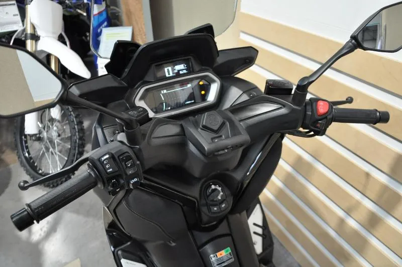 XMAX 300 Tech Max