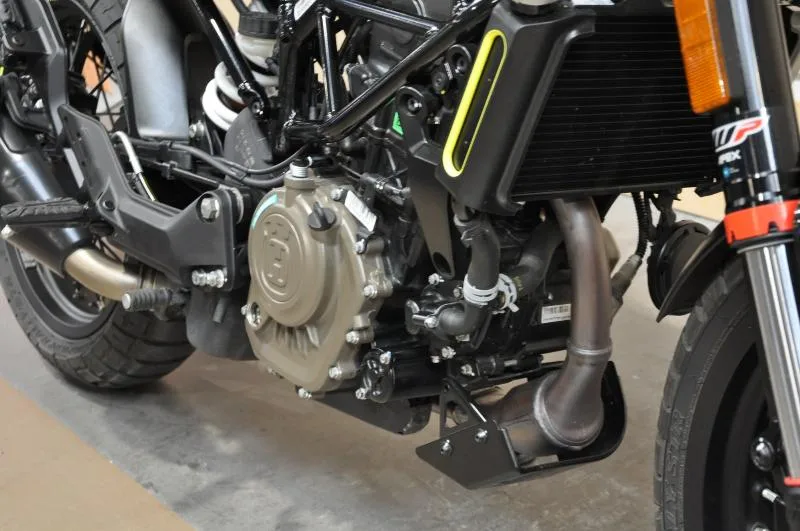 SVARTPILEN 125 ABS