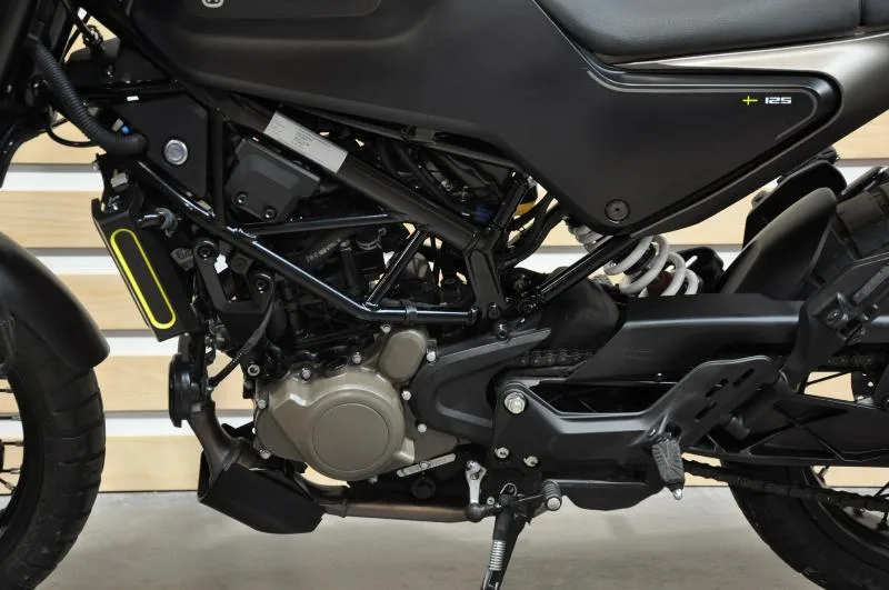 SVARTPILEN 125 ABS