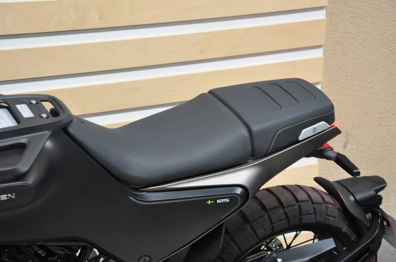 SVARTPILEN 125 ABS