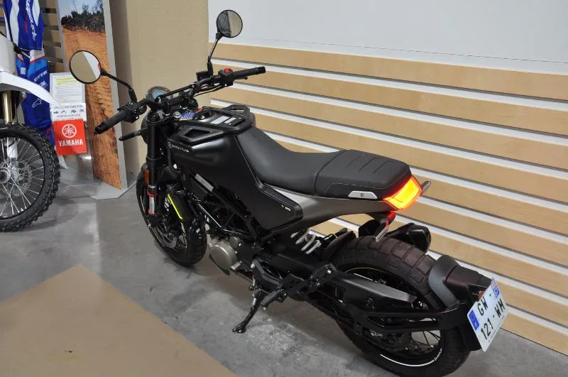 SVARTPILEN 125 ABS