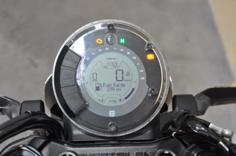 SVARTPILEN 125 ABS