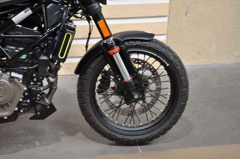 SVARTPILEN 125 ABS