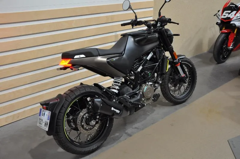 SVARTPILEN 125 ABS