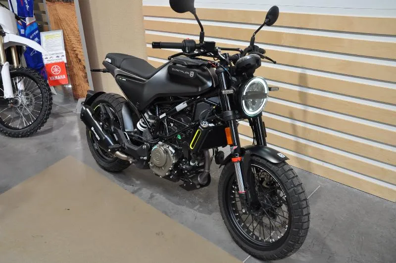 SVARTPILEN 125 ABS