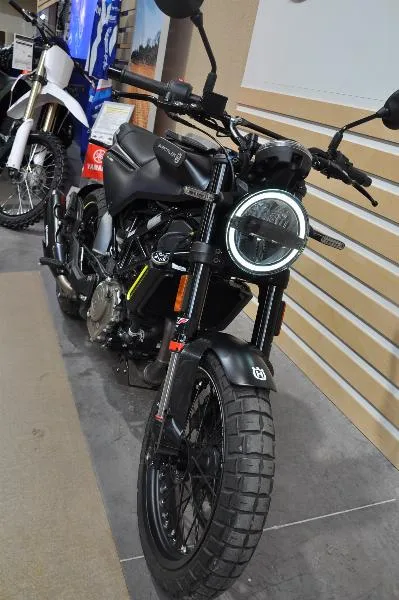 SVARTPILEN 125 ABS