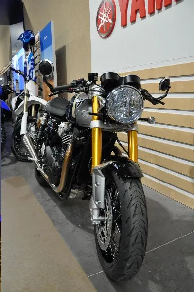 THRUXTON 1200 RS