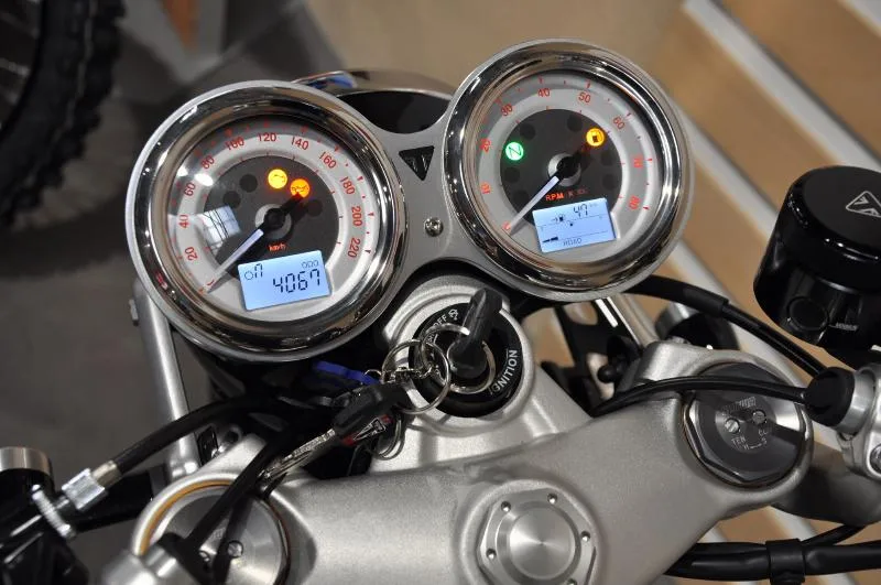 THRUXTON 1200 RS