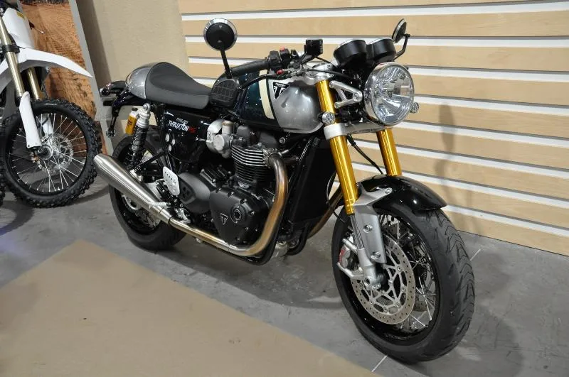 THRUXTON 1200 RS