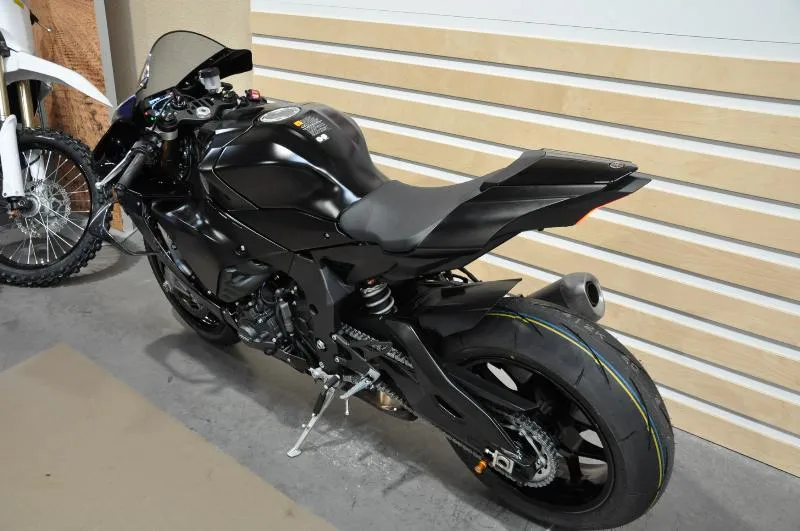 YZF R1 RACE