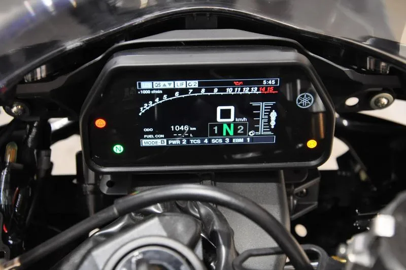 YZF R1 RACE