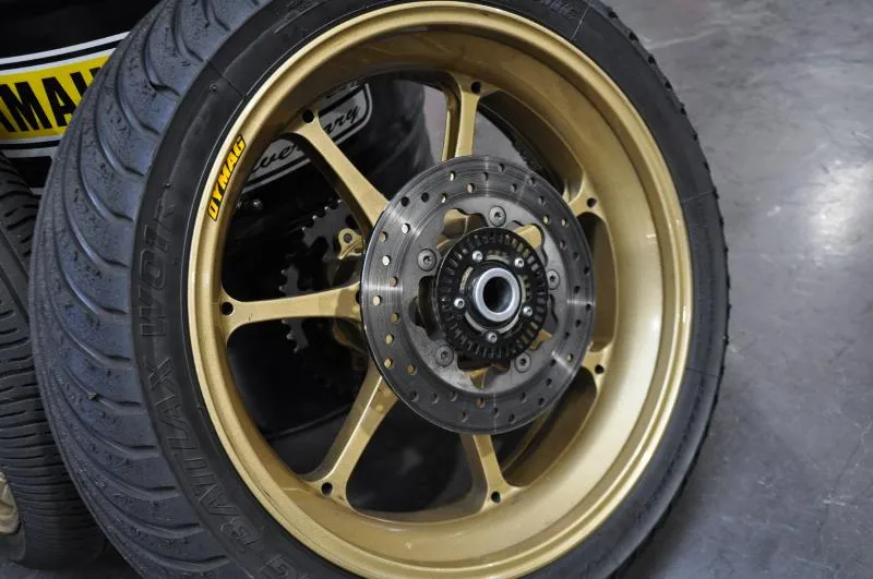 YZF R1 RACE