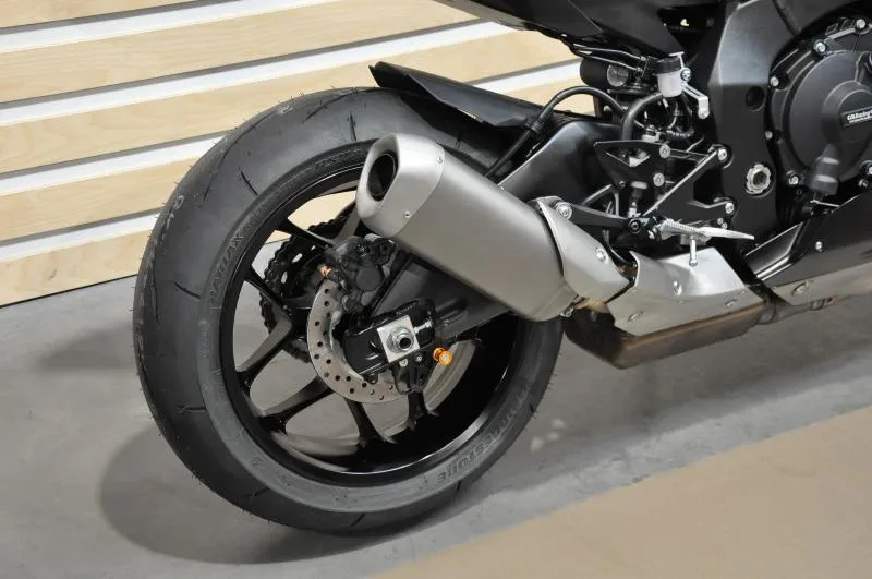 YZF R1 RACE